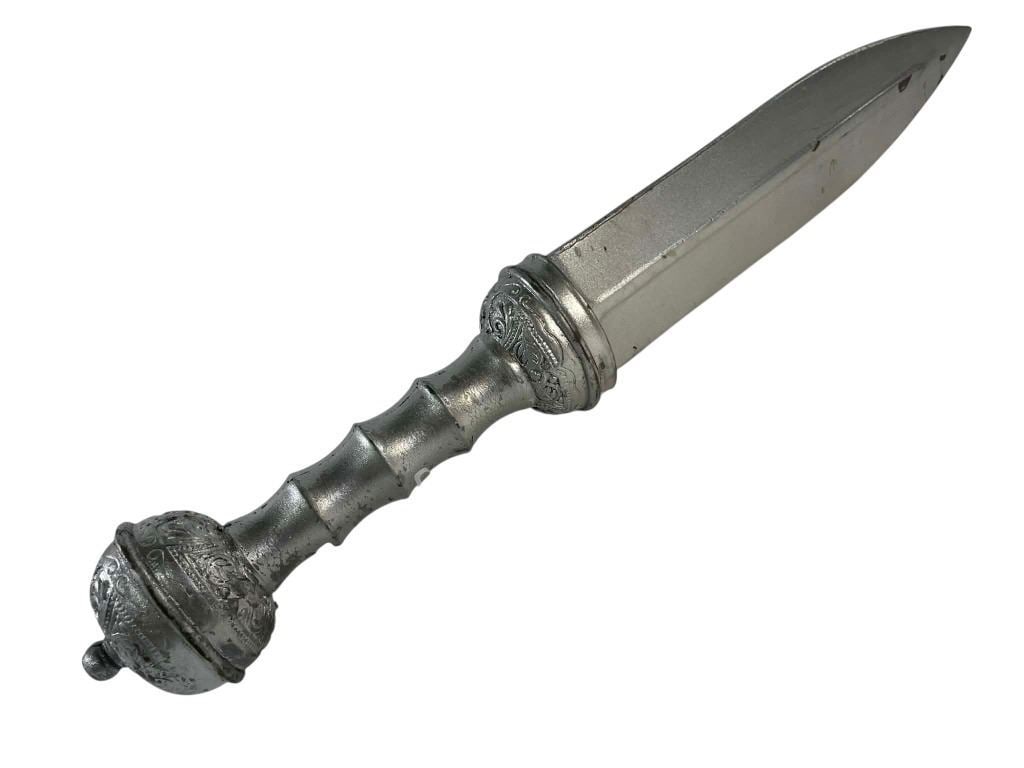 Immortals (2011) - Dagger Prop: Immortals (2011) - Dagger Prop.Measuring 17".Original dagger used in the epic fantasy action film 'Immortals' (2011) where, Theseus is a mortal man chosen by Zeus to lead the fight against the ruthles