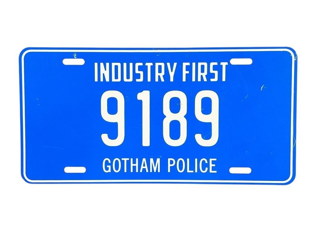 Joker (2019) - Gotham Police License Plate - Hero Joker Police Car: Joker (2019) - Gotham Police License Plate - Hero Joker Police Car.Made of plastic.Original hero license plate from the police car Joker was driven away in from the production of the Todd Phillips dir