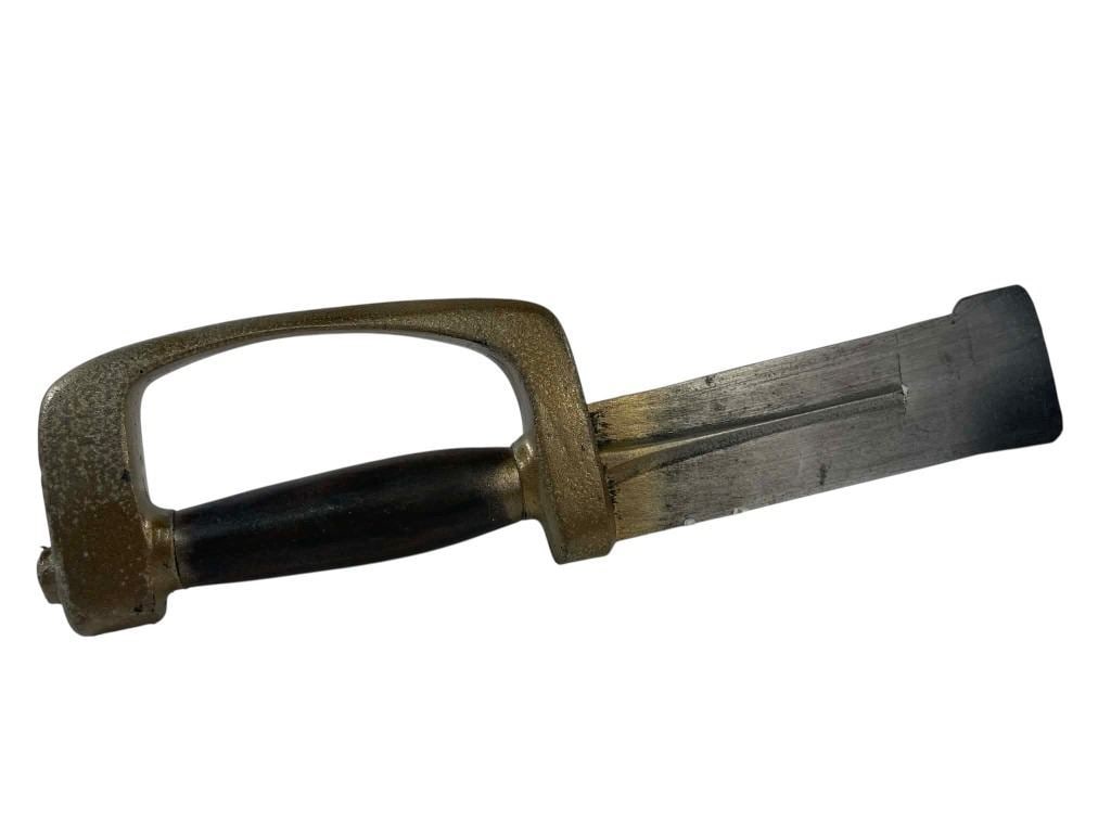 Meet the Spartans (2008) - Spartan SFX Sword: Meet the Spartans (2008) - Spartan SFX Sword.Made of hard rubber.Measuring 14".Original Spartan SFX Sword used in the Jason Friedberg and Aaron Seltzer directed parody film 'Meet the Spartans' (2008),