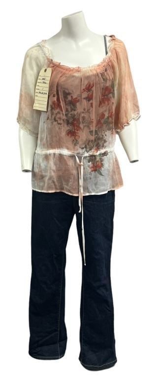 Pandemic (2016) - Bloody Bait Woman Costume: Pandemic (2016) - Bloody Bait Woman Costume.Original bloody costume worn by the woman being used as bait by the infected in the John Suits directed science fiction thriller film 'Pandemic'