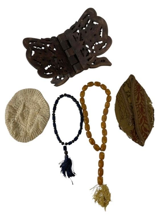 Pitch Black (2000) - 5-Piece Religious Prop Collection: Pitch Black (2000) - 5-Piece Religious Prop Collection.Original prop 5-piece religious collection used in the science fiction action horror film 'Pitch Black' (2000), where, a commercial transport shi