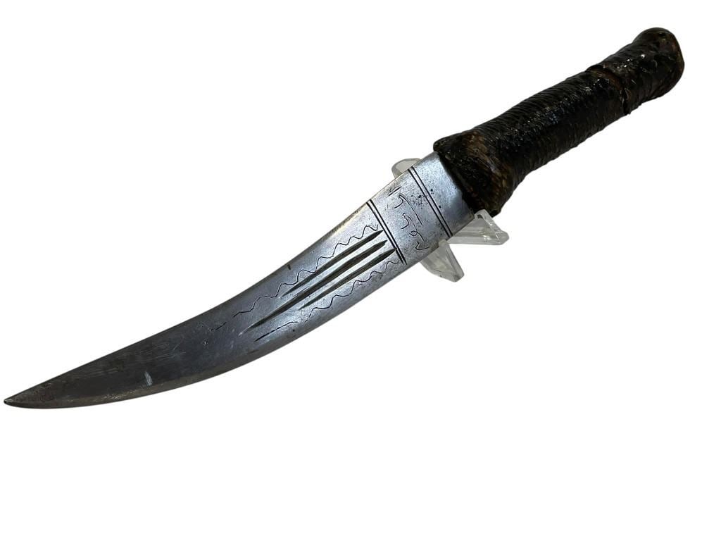 The King's Man (2021) - Hero Knife: The King's Man (2021) - Hero Knife.Made of metal with a resin handle.Measuring 12".Original hero knife used in the Matthew Vaughn directed period action spy film 'The King's Man' (2021).The film featu