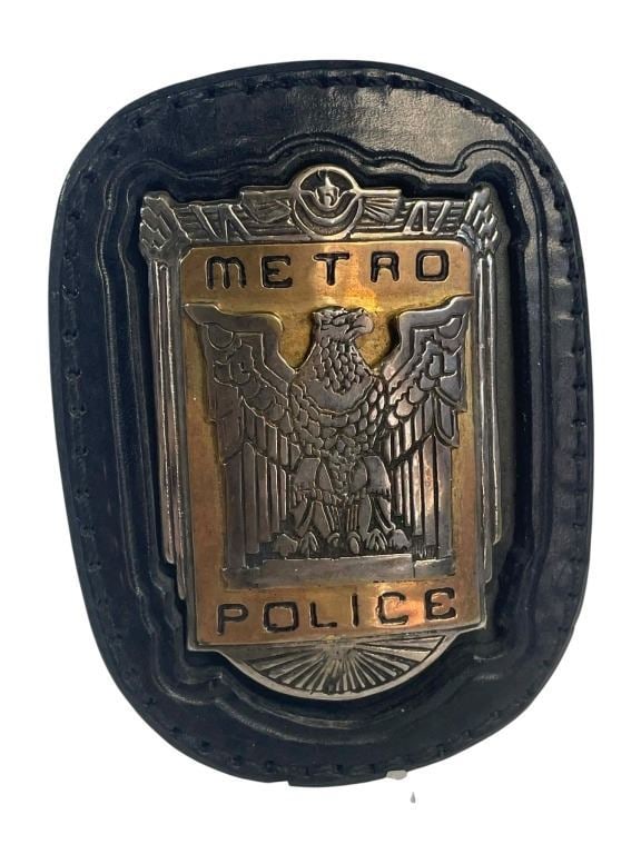 Underworld Awakening (2012) - Detective Sebastian (Michael Ealy) Metro Police Badge: Underworld Awakening (2012) - Detective Sebastian (Michael Ealy) Metro Police Badge.Measuring 3" x 4 1/2".Original Metro police metal badge used by "Detective Sebastian", played by Michael Ealy in the