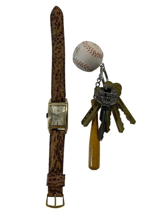 A Month of Sundays (2001) - Charles McCabe (Rod Steiger) Wrist Watch and keys: A Month of Sundays (2001) - Charles McCabe (Rod Steiger) Wrist Watch and keys.Made of metal.Original wrist watch and keys used by "Charles McCabe", played by Rod Steiger in the Stewart Raffill