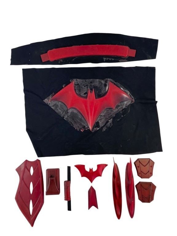Batwoman (2019-2022) - Batwoman (Javicia Leslie) 11 Costume Piece Collection (1 of 2)
