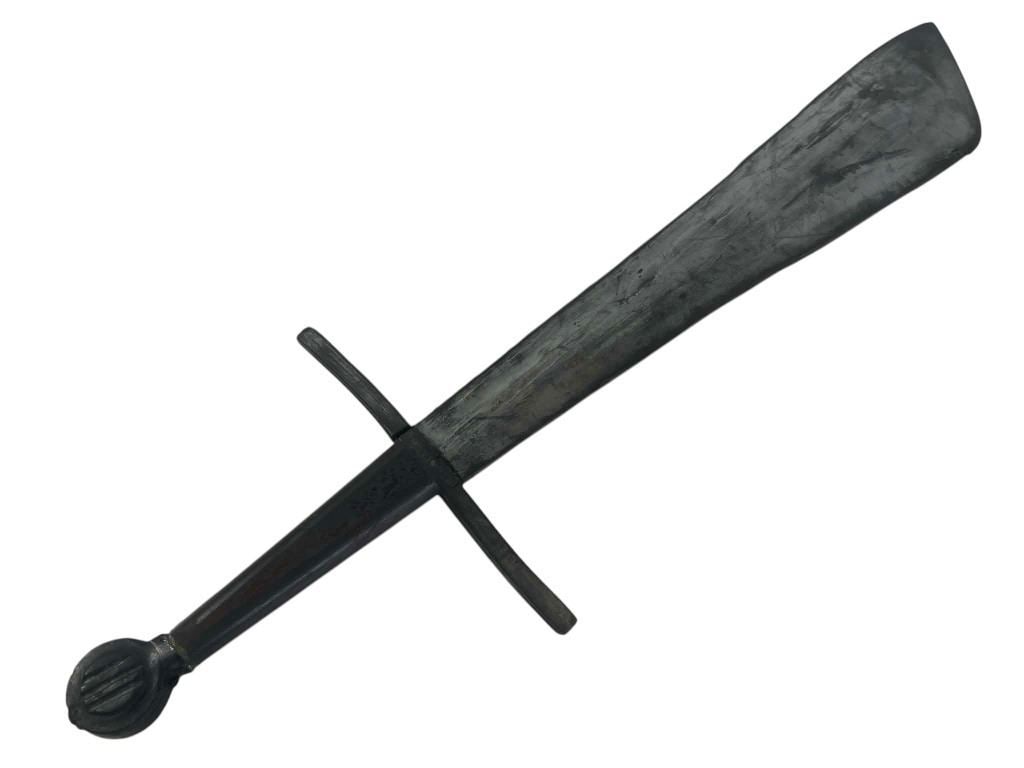 Braveheart (1995) - Scottish Warrior Sword: Braveheart (1995) - Scottish Warrior Sword.Measuring 31". Made of rubber.Made of dense urethane rubber with a hard rod running through the blade down to the handle This piece is painted silver with a 