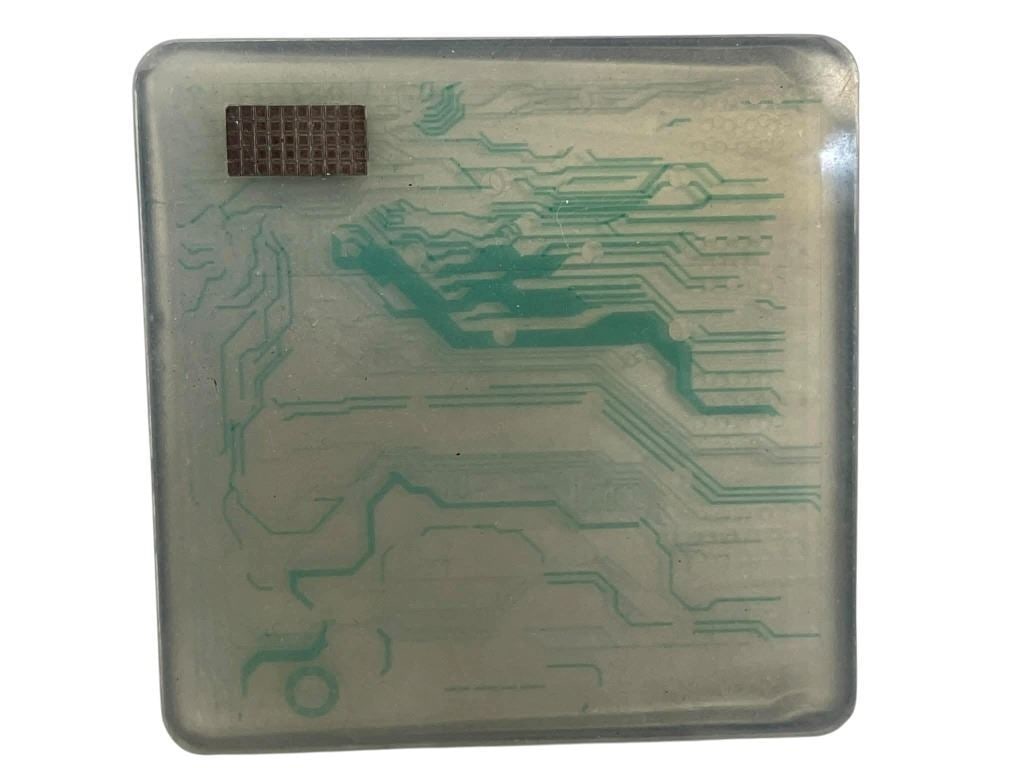 Divergent (2014) - Micro Computer Tablet (1 of 2)