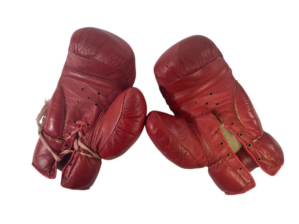 Muhammad Ali Boxing Gloves With LOA (1 of 5)