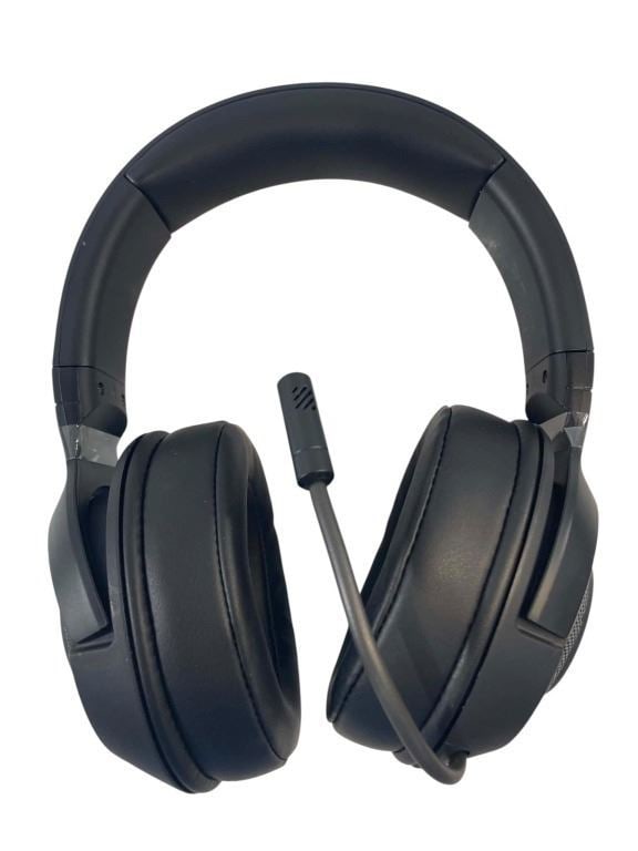 Novocaine (2025) - Nate (Jack Quaid) Headphones (1 of 6)
