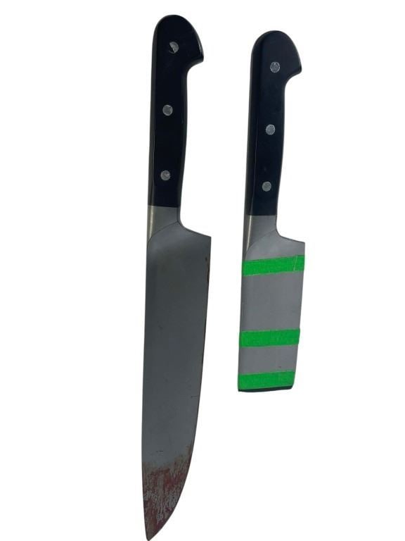 Peacemaker (2022-) - Annie Sturphausen 'Butterfly Girl' (Crystal Mudry) Knife Set: Peacemaker (2022-) - Annie Sturphausen 'Butterfly Girl' (Crystal Mudry) Knife Set.Made of rubber.Full knife measuring 15 1/2".Original knife (with fake blood on tip from where he gets stabbed) and stu