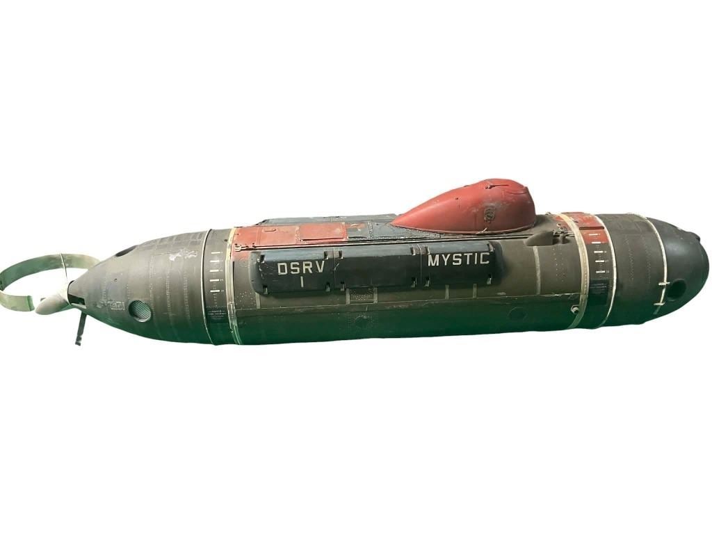The Hunt for Red October (1990) - D.S.R.V Shooting Model Miniature: The Hunt for Red October (1990) - D.S.R.V Shooting Model Miniature.Original shooting model miniature of the D.S.R.V for the John McTiernan directed submarine spy thriller film 'The Hunt for Red
