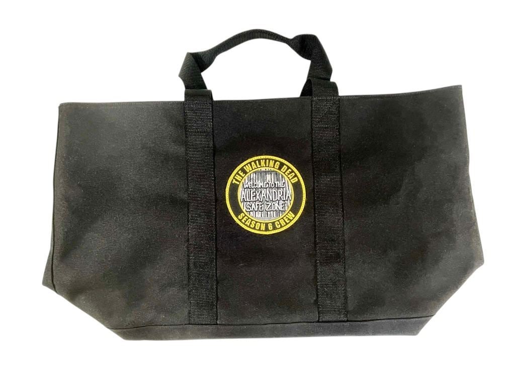 The Walking Dead (2010-2022) - Season 6 Crew Bag (1 of 2)