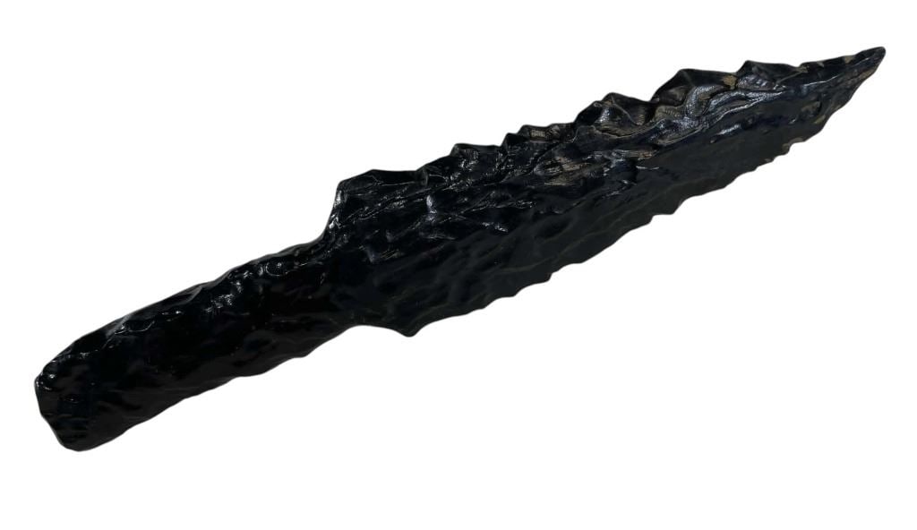Game of Thrones (2011-2019) - Dragon Glass Spear Tip: Game of Thrones (2011-2019) - Dragon Glass Spear Tip.Made of resin measuring 12". Shows wear from set use.Original Dragon glass spear tip used on the fantasy drama television series 'Game of Thrones' 