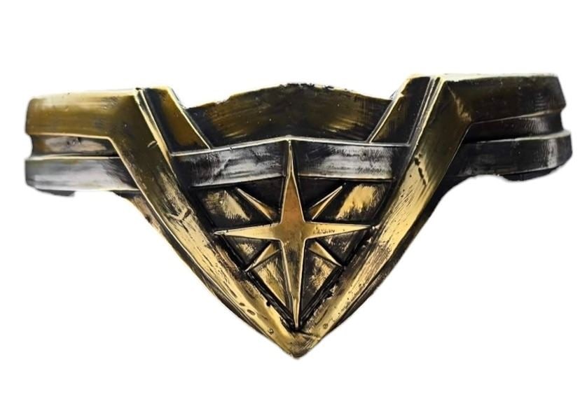Justice League (2017) - Wonder Woman (Gal Gadot) Worn Tiara: Justice League (2017) - Wonder Woman (Gal Gadot) Worn Tiara.Original tiara worn by "Wonder Woman", played by Gal Gadot in the Zack Snyder directed superhero film "Justice League" (2017) where, fueled
