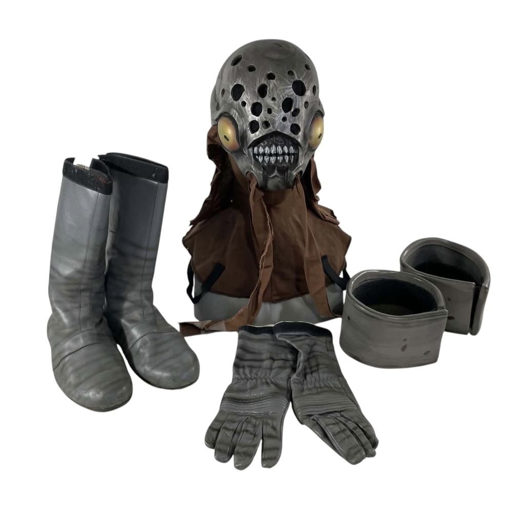 Power Rangers Mystic Force (2006) - Hidiac Monster Mask And Costume Componants (1 of 7)