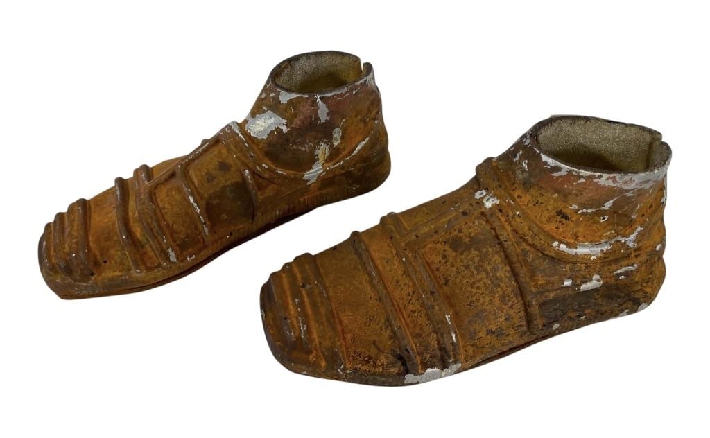 Star Wars - Birth of a Monster (Short 2019) - 0-TK Protocol Droid Feet: Star Wars - Birth of a Monster (Short 2019) - 0-TK Protocol Droid Feet.Made of rubber.Original pair of 0-TK protocol droid Feet made for the production of the Timothy Martin directed science fiction