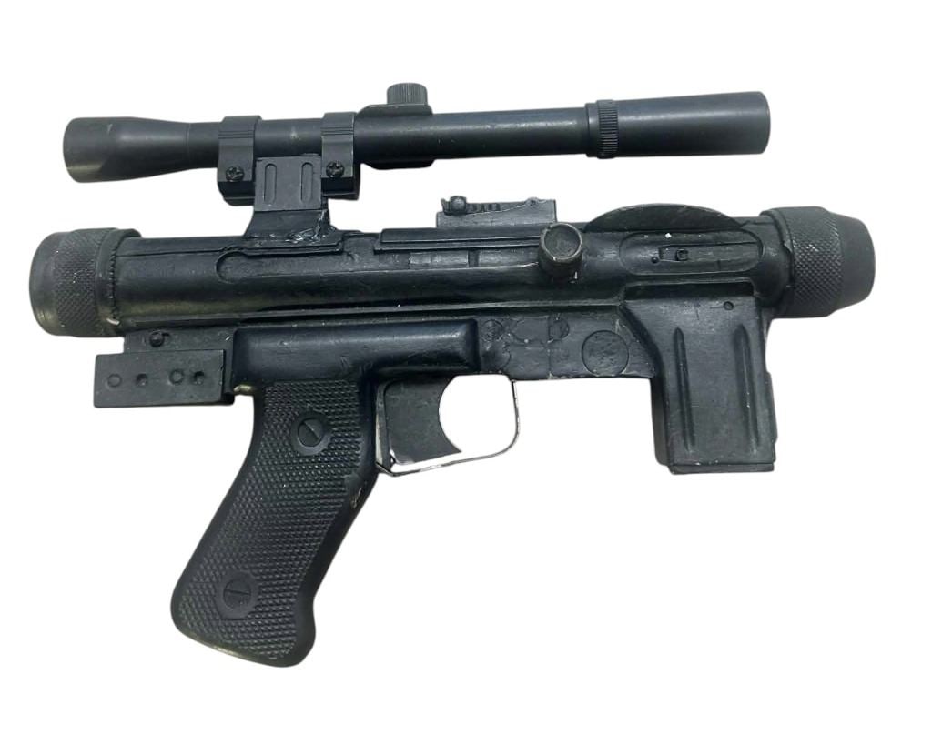Star Wars Rogue One: A Star Wars Story (2016) - K-2SO Hero Light-Up SE-14r Blaster (1 of 4)