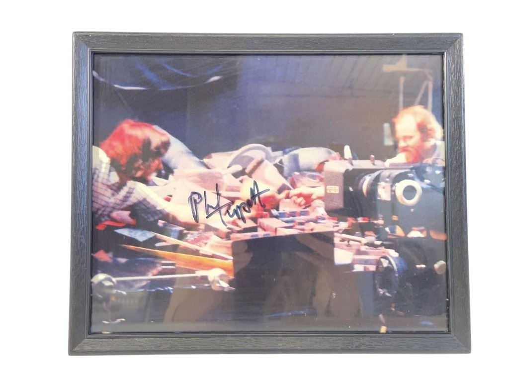 Star Wars: Episode IV - A New Hope (1977) - Phil Tippett Signed Still - Dianoga Monster - Lot B: Star Wars: Episode IV - A New Hope (1977) - Phil Tippett Signed Production Still.Measuring 8" x 10".Photo is framed and Phil Tippett has signed the outside of the glass.Photo depicts the shooting inse