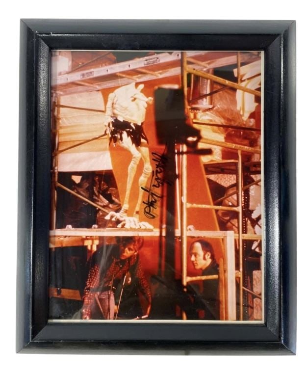 Star Wars: Episode VI - Return of the Jedi (1983) - Phil Tippett Signed Production Still - Lot A: Star Wars: Episode VI - Return of the Jedi (1983) - Phil Tippett Signed Production Still - Lot A.Measuring 10" x 12".Photo is framed and Phil Tippett has signed the outside of the glass.Original photo
