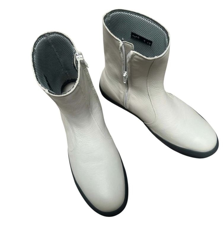 Star Wars: Episode VII - The Force Awakens (2015) - First Order Stormtrooper Boots (1 of 5)