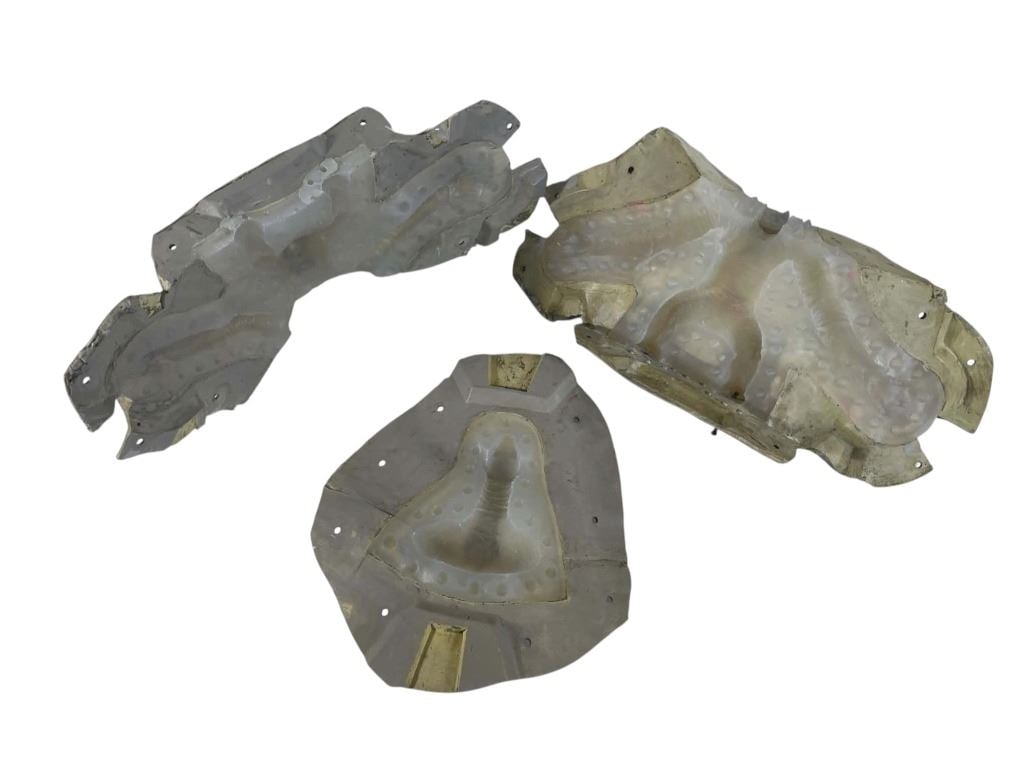 Star Wars: Episode VII - The Force Awakens (2015) - Millennium Falcon Holochess Piece Monster Mold - (1 of 10)