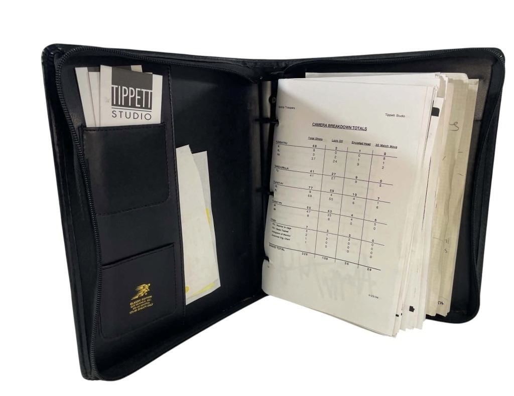 Starship Troopers (1997) - Phil Tippett Hand Annotated Set Planner/Storyboards: Starship Troopers (Phil Tippett Collection 1997) - Phil Tippett Hand Annotated on set SFX and storyboard planner.Phil Tippett has signed one of the pages.Original folder full of hand written notes use