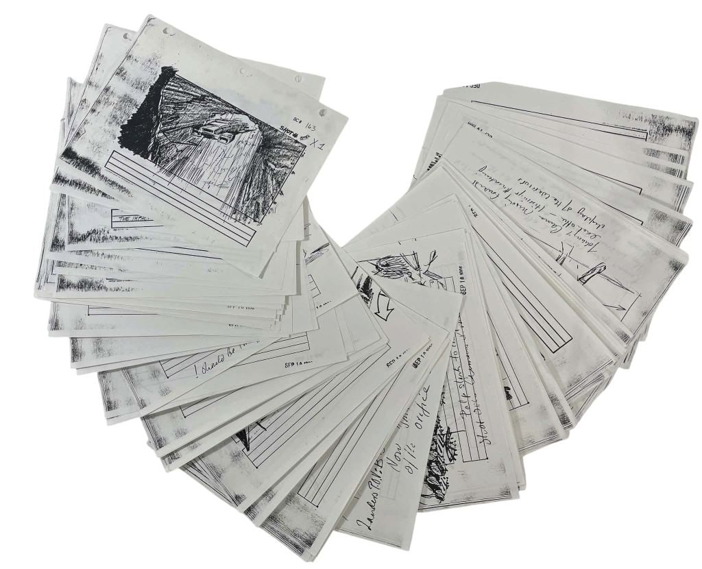 Starship Troopers (Phil Tippett Collection 1997) - StoryBoard Collection: Starship Troopers (Phil Tippett Collection 1997) - 120 StoryBoard Collection.Measuring 8 1/2" x 11".Wonderful collection of original storyboards (Production used prints) used on the Paul Verhoeven dir