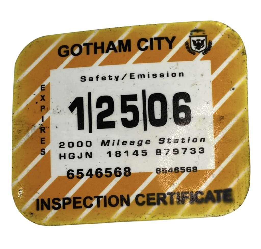 The Dark Knight Rises (2012) - Gotham City Car License Sticker Prop & Heath Ledger Photo (1 of 2)