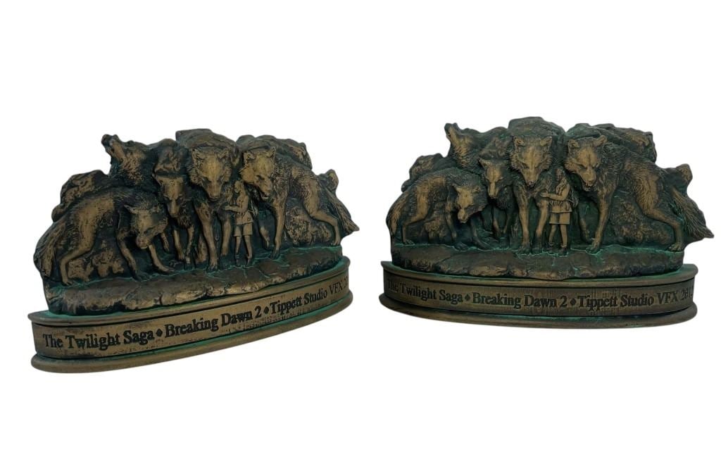 The Twilight Saga: Breaking Dawn - Part 2 (2012) - Phil Tippett Crew Gift Bookends: The Twilight Saga: Breaking Dawn - Part 2 (2012) - Phil Tippett Crew Gift Bookends.Original cast and crew gift bookends belonging to Phil Tippett from the Bill Condon vampire romantic fantasy film 'Th