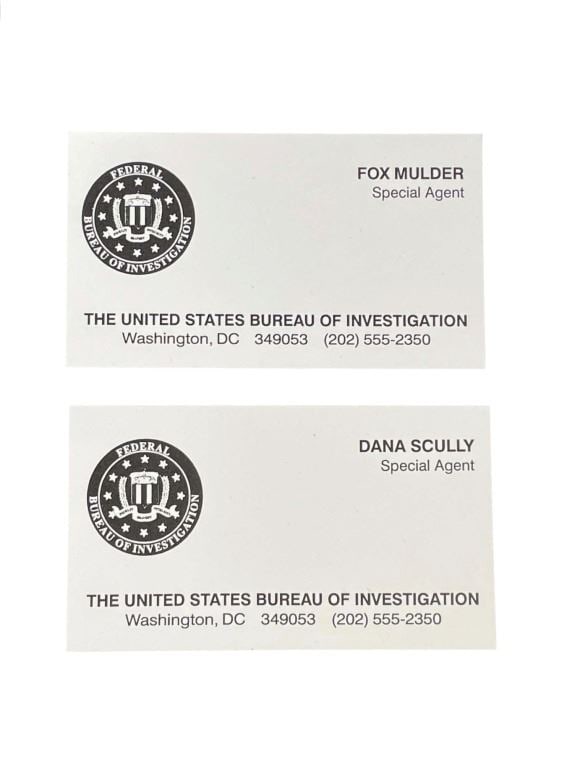The X-Files (1993[x=#8211/]2018) - Mulder (David Duchovny) and Scully (Gillian Anderson) Business Ca (1 of 4)