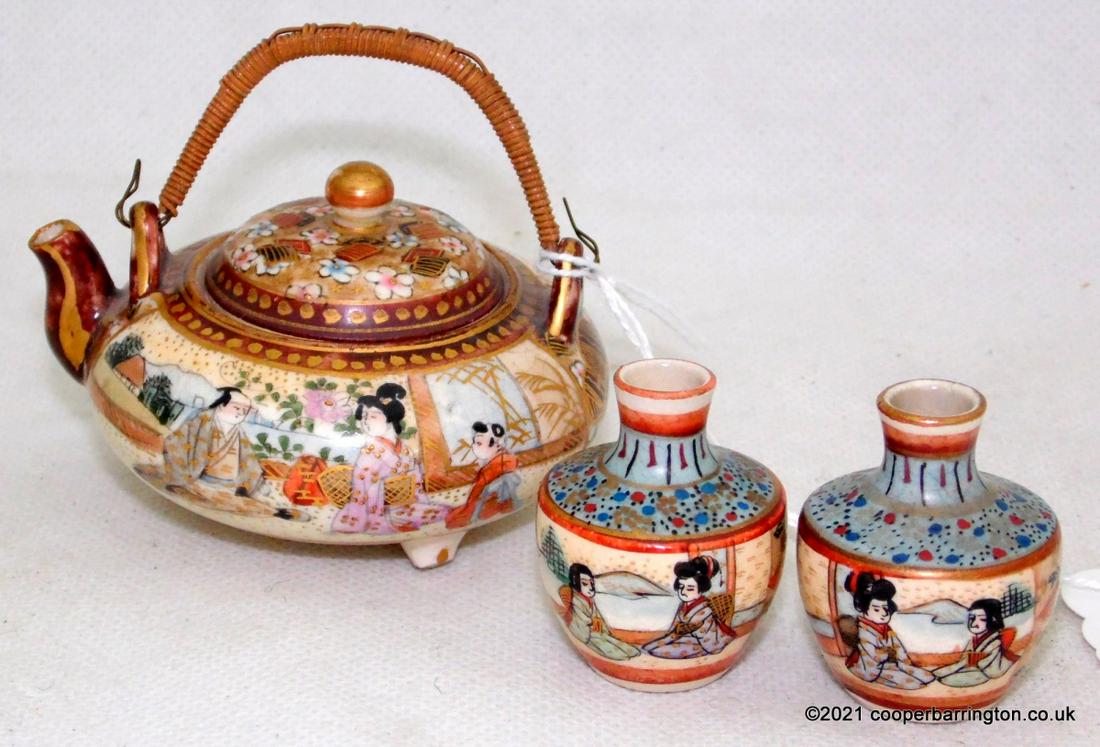 Signed Japanese  Satsuma Miniature Sake Pot (1 of 5)