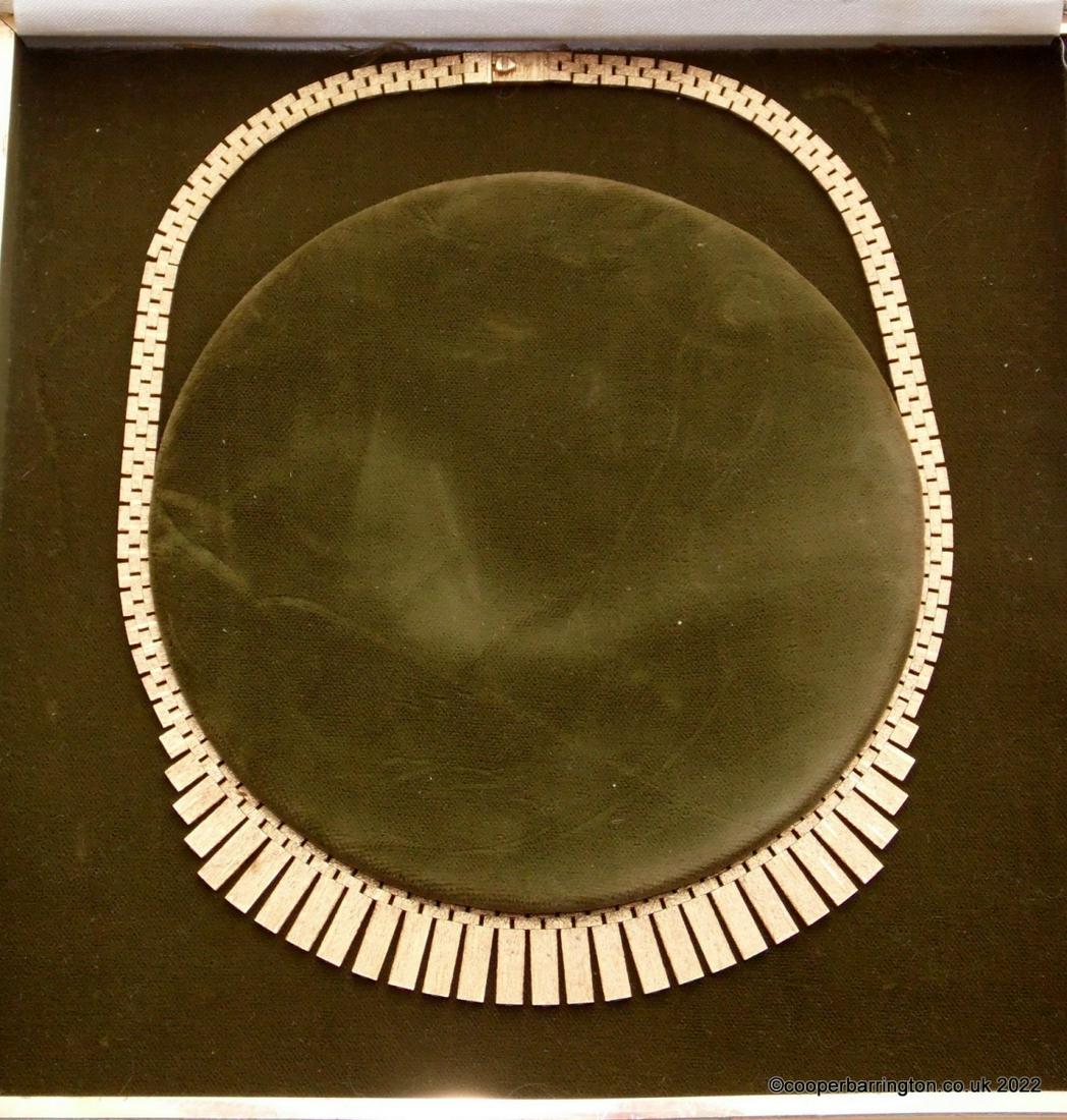 Vintage 9ct Yellow Gold 17" Collarette Necklace: Vintage 9ct Yellow Gold 17" Bricklink Collarette Necklace (Cleopatra Style) by Mainline. Hallmarked London 1972. 33.9 gms. Boxed