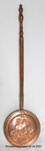 Antique Oak and Copper Warming Pan.19th Century.: Antique Oak and Copper Warming Pan.19th Century. Length 114 cm.