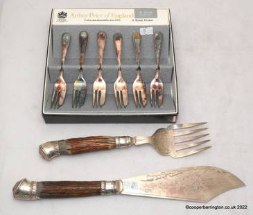 William Hutton & Son Silver Mounted Fish Servers: Antique William Hutton & Son Silver Mounted Fish Servers. Having engraved silver plated stag blade and stag horn handles. Hallmarked Sheffield 1889. Also a set of 6 Arthur price silver plated pastry f