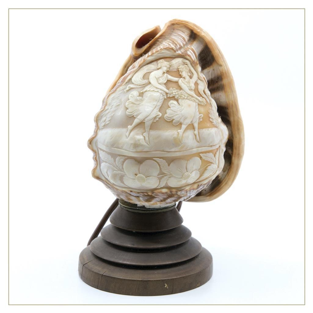 ANTIQUE ITALIAN CARVED CONCH SHELL CAMEO LAMP (1 of 6)