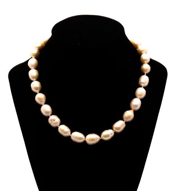 Rose Gold and Baroque Cultured Pearl necklace: Rose gold and baroque cultured pearl necklace 38dwt 16"