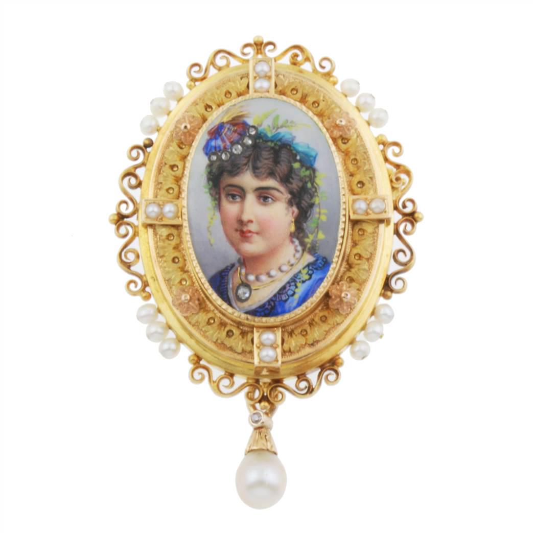 SPANISH BROOCH-LOCKET PENDANT: Yellow gold engraved with central hand painted medallion depicting the bust of a woman with small rose cut brilliants with irregular pearls and finished with a hanging pearl. 5.7 x 3.5 cm. 18.1 gm.