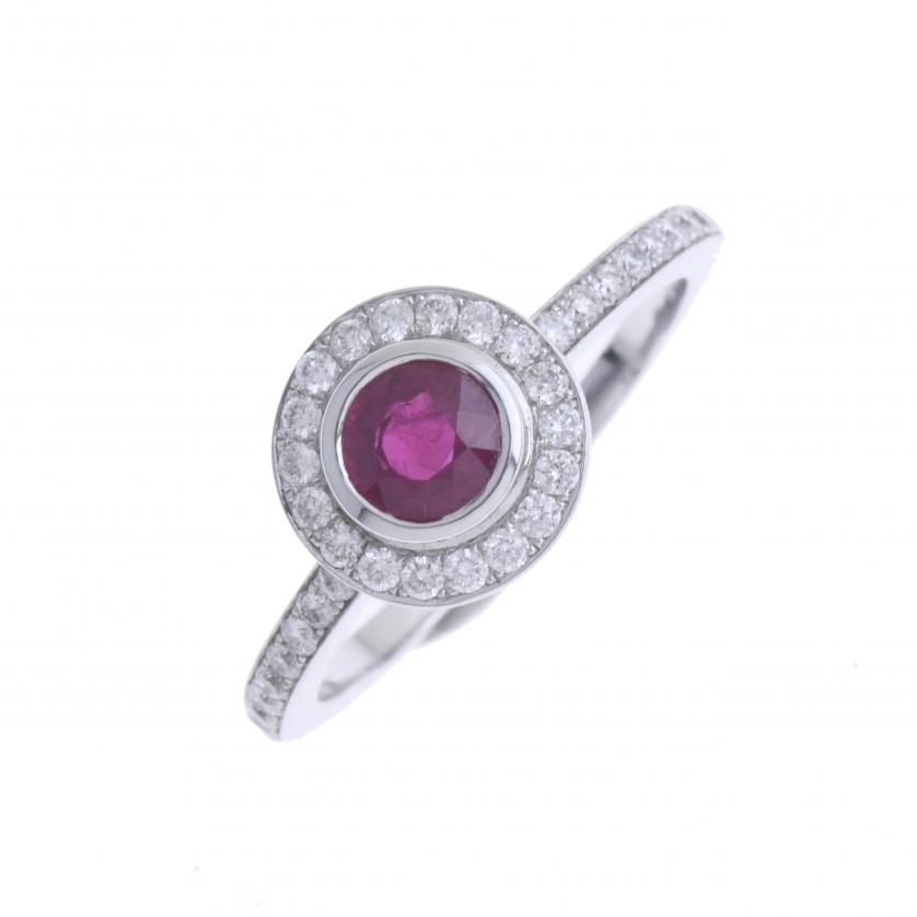 RUBY AND DIAMONDS ROSETTE RING.: 18kt white gold with a round faceted ruby and brilliant cut diamonds of 0.40 cts.4.2 grs