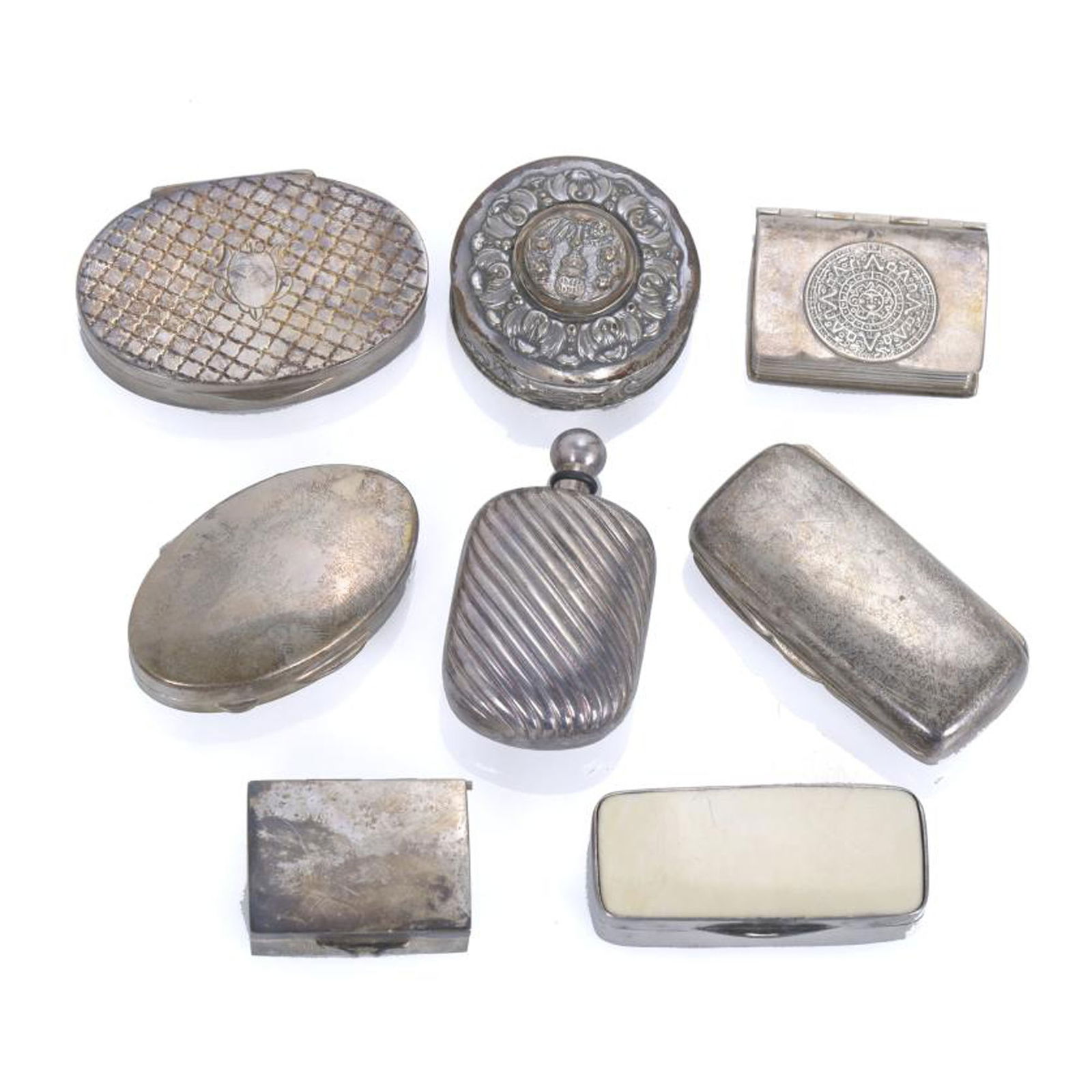 EIGHT SILVER PILLBOXES, EARLY 20TH CENURY.: One of them with bone inlay. 156 gr.