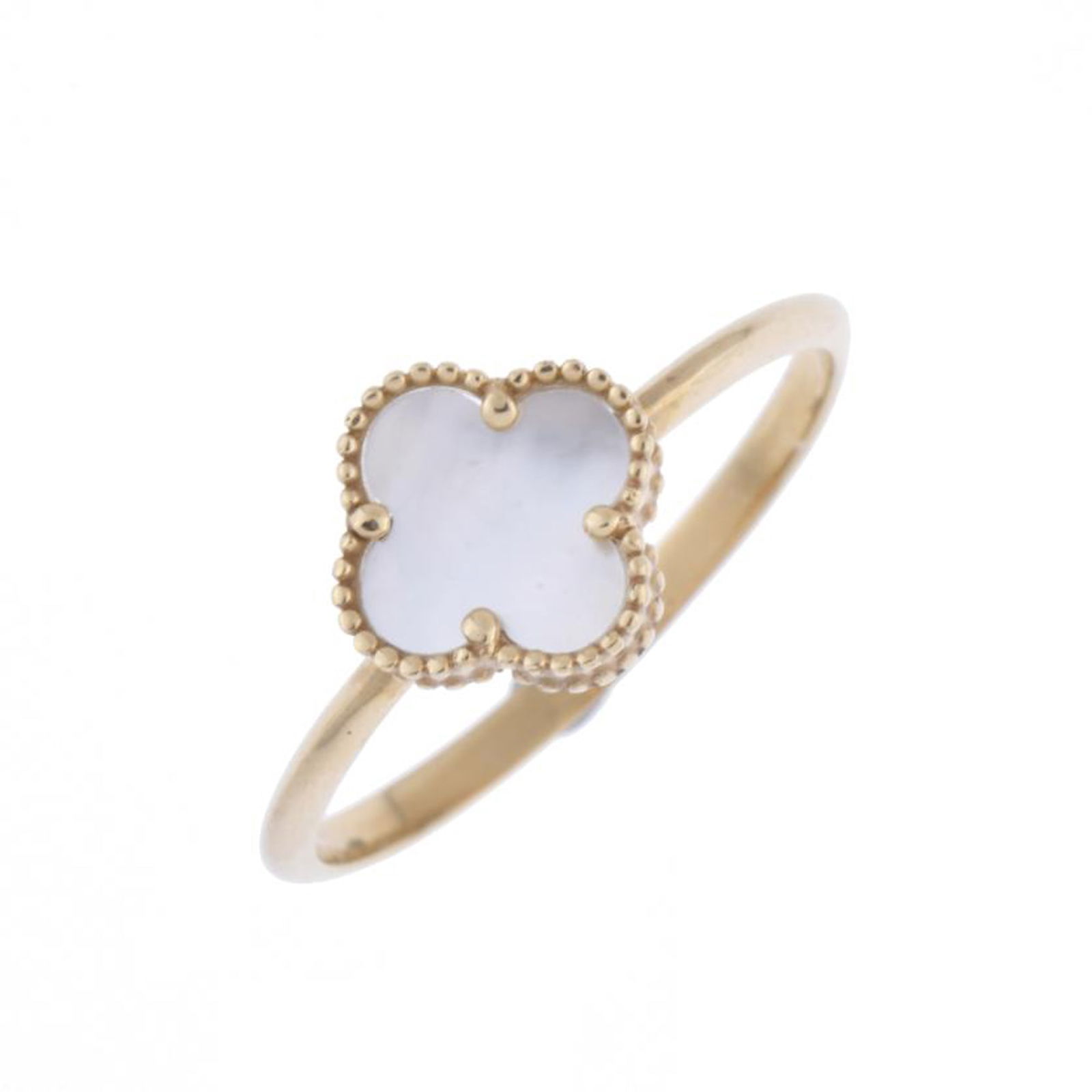 After VAN CLEEF models. "Alhambra" ring.: 18kt yellow gold. Mother of pearl clovers. Size 17/57.