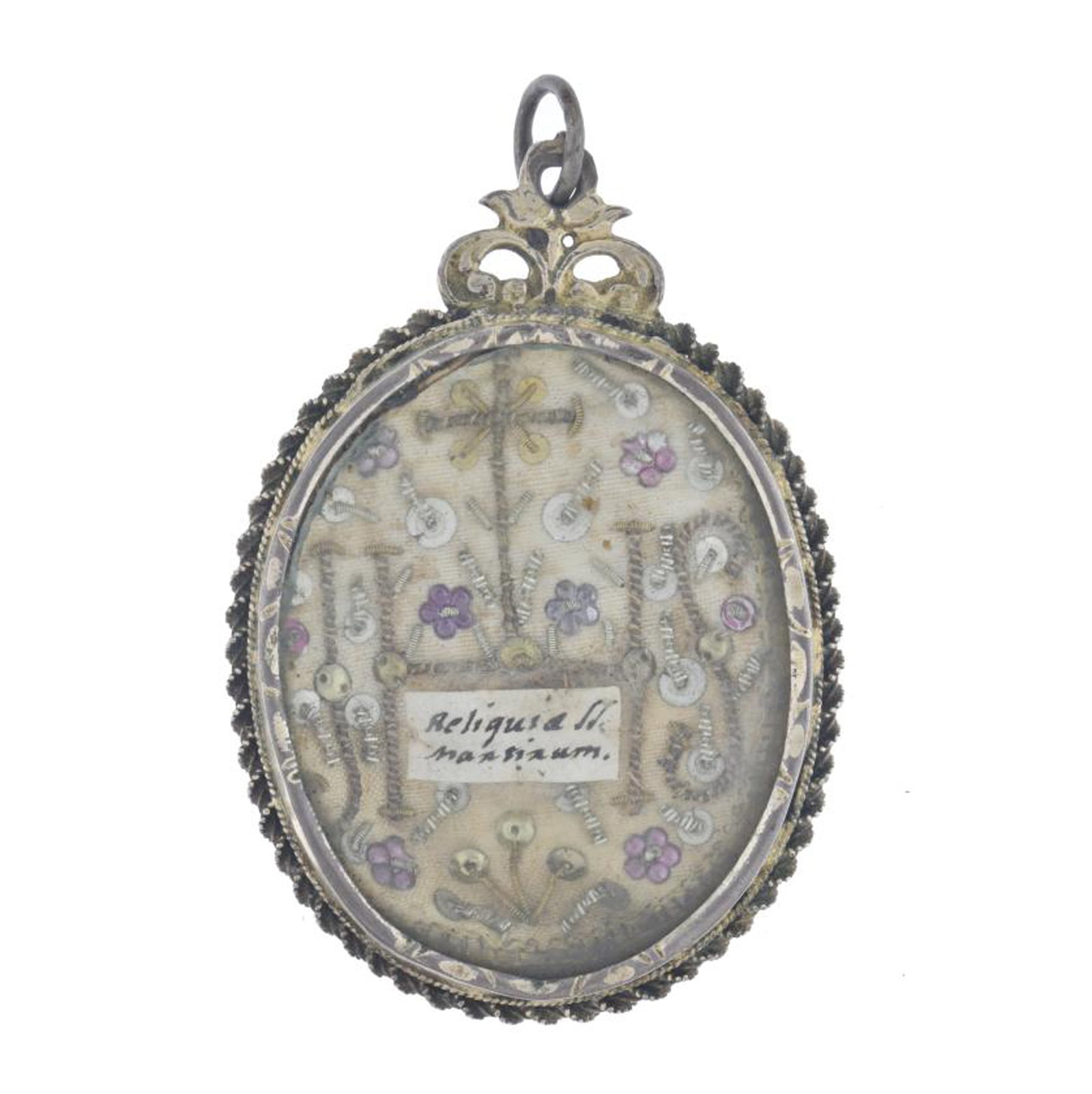 17TH CENTURY SPANISH SCHOOL. Reliquary pendant.: Silver frame, and interior in brocade protected by glass. The glass on the back has a crack. 8 x 5 x 1 cm. This lot will not be included in our post-auction sale.