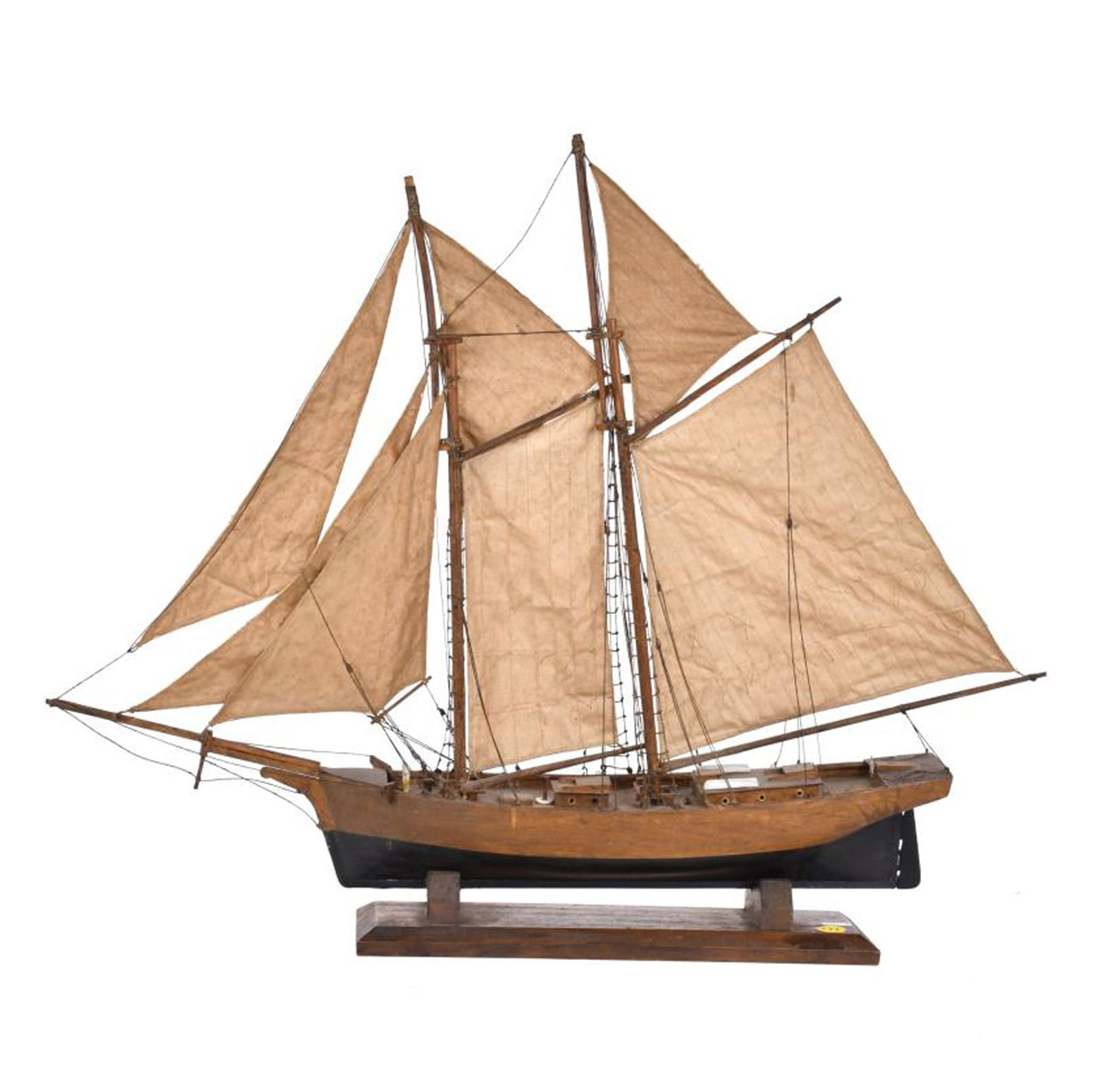 Model of a schooner, 20th century.: Made of wood, rope and cotton fabric. It has slight stains on the sails. 54 x 67 x 11.5 cm (with base).