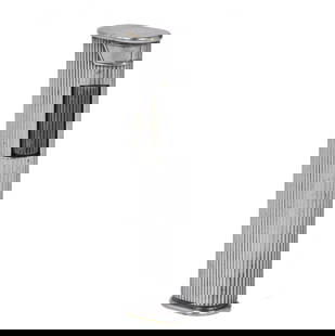 DUNHILL. Lighter.: Silvery metal. Signes of use.It requires servicing. 7.4 x 2 x 1.3 cm.