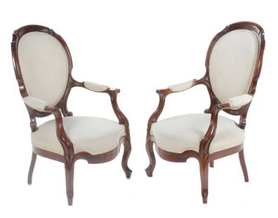 PAIR OF ELIZABETHAN ARMCHAIRS, CIRCA 1850-1870.: Mahogany.Medallion back. The upholstery is stained.103 x 61 x 56 cm.