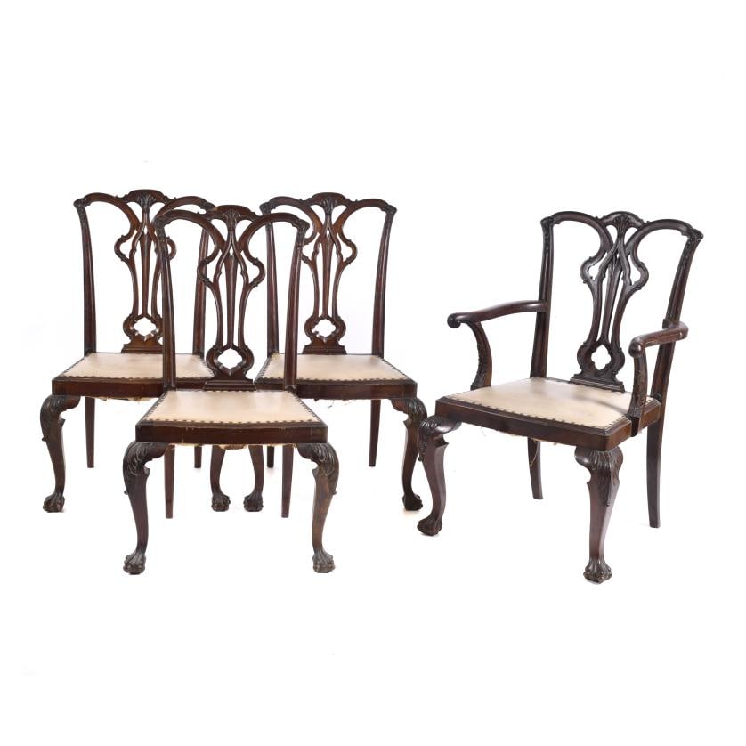 AFTER MODELS BY THOMAS CHIPPENDALE (1718 - 1779). Set of three chairs and an armchair, 20th century.: Mahogany wood. Studded imitation leather seat. Wear and tear, cracks and some breaks. Armchair 101 x 66 x 61 cm; chairs 102 x 61 x 54 cm.