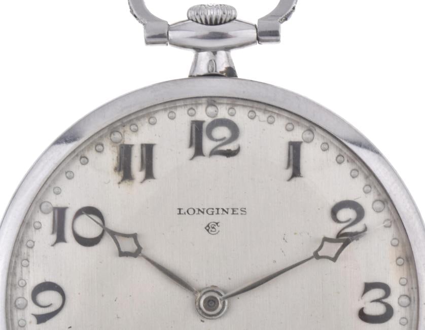 LONGINES. Pocket watch.: Platinum case of 42 mm, surrounded by brilliant cut diamonds. Manual winding movement with seconds dial at six o'clock. Arabic numerals. In running order at the time of cataloguing. With box.