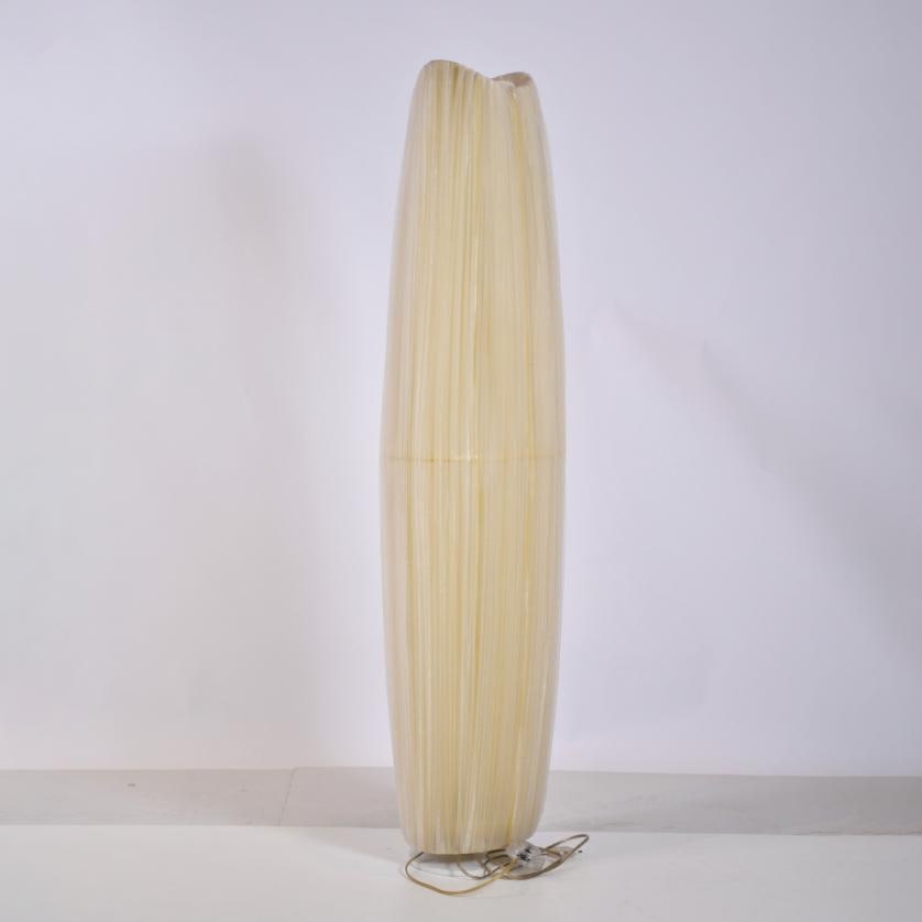 BE & BO FURNITURE DESIGN. Floor lamp, 20th century. (1 of 3)