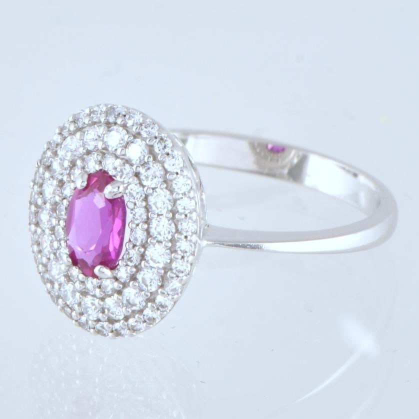 Ring with ruby and zircons rosette.: 18kt white gold. Oval cut ruby. Size: 13/53.