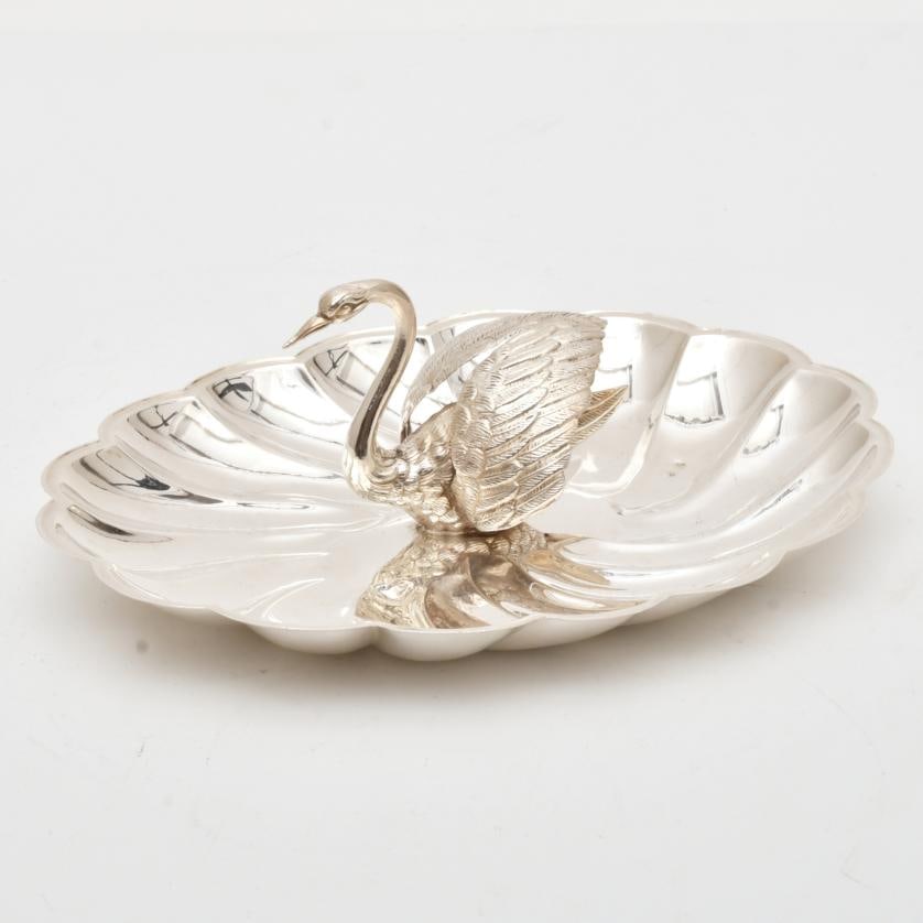 Various objects.: Silver.6 x 7.5 x 5 cm (the smallest one); 6.5 x 19 x 16 cm (the largest one).386 gr.