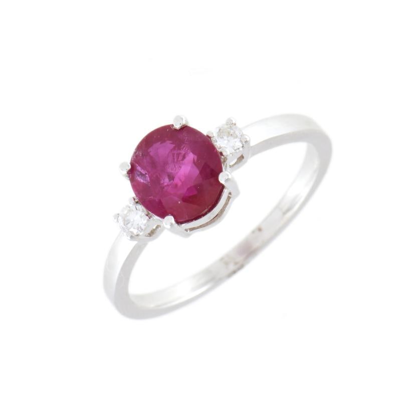 Ring with a central ruby and diamonds. (1 of 2)